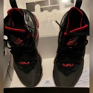 Lebrón James 19 collection